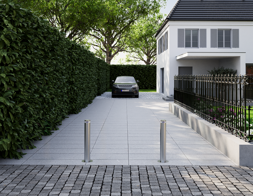 Automatische Poller "Plug & Play" sichern die Zufahrt zu einem Privatgrundstück.